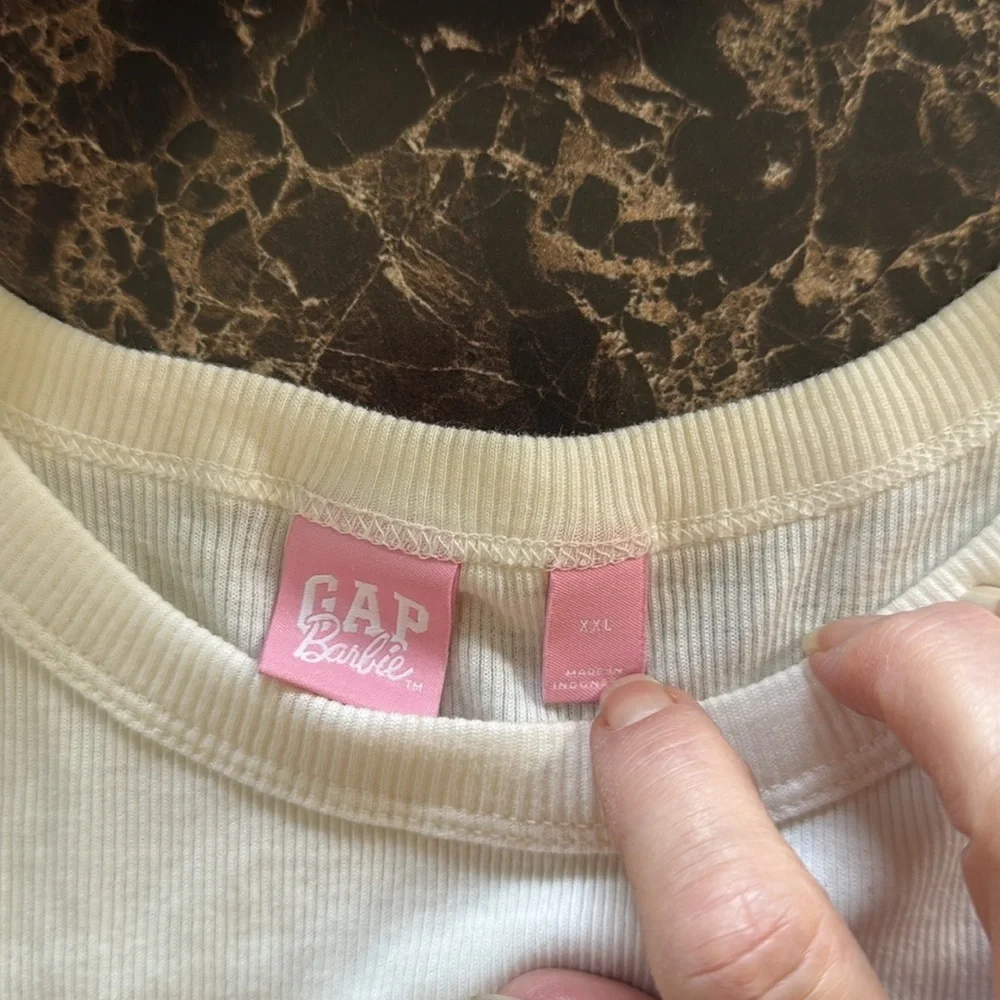 NWOT GAP Cream and Pink Tank Top Classic Sleeveless Design